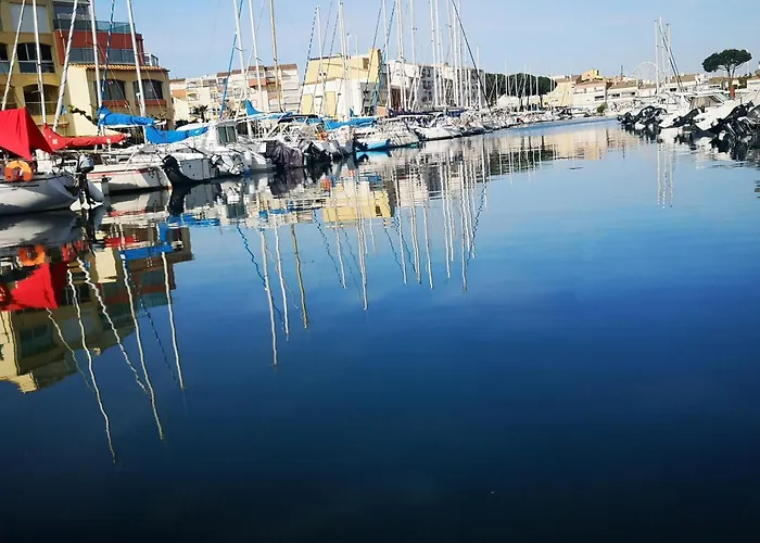 Le Port Dauphin : Vue Bateaux; Piscine; Cap D\'Agde