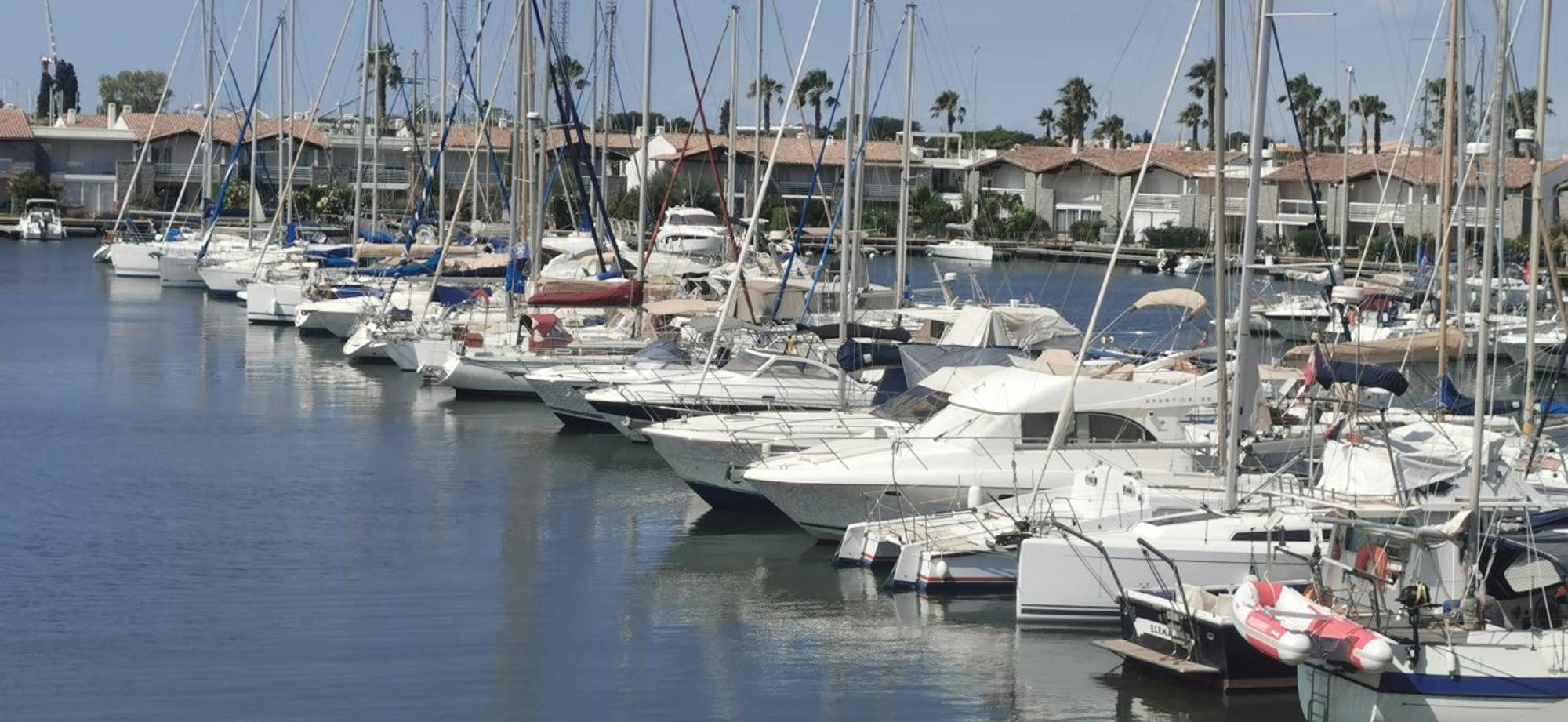 Appartement Le Port Dauphin : Vue Bateaux; Piscine; Cap D'agde
