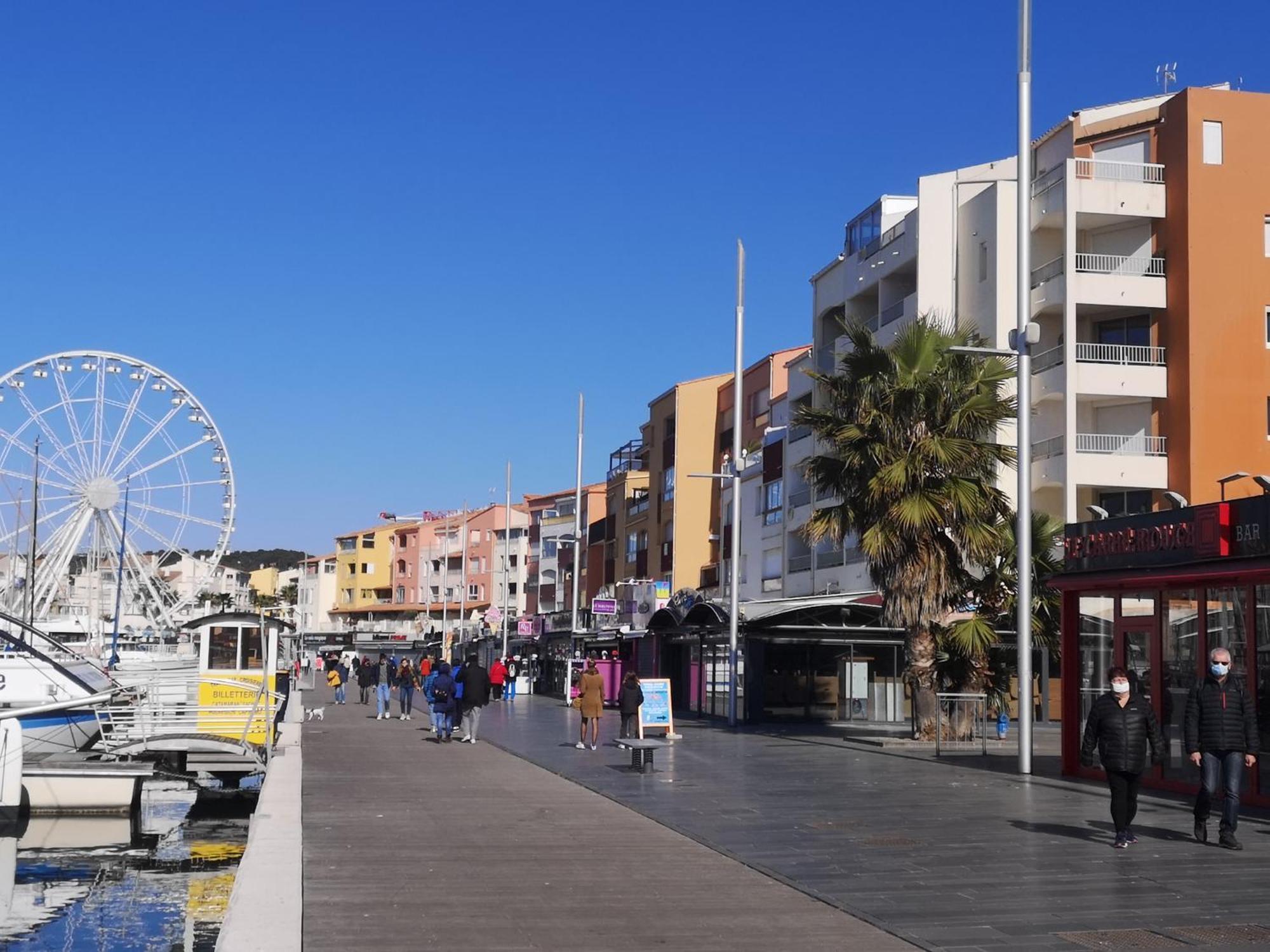 Le Port Dauphin : Vue Bateaux; Piscine; Cap D'agde Appartement *