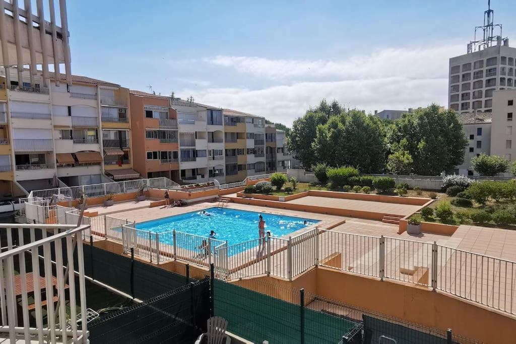 Le Port Dauphin : Vue Bateaux; Piscine; Cap D'agde Appartement Agde