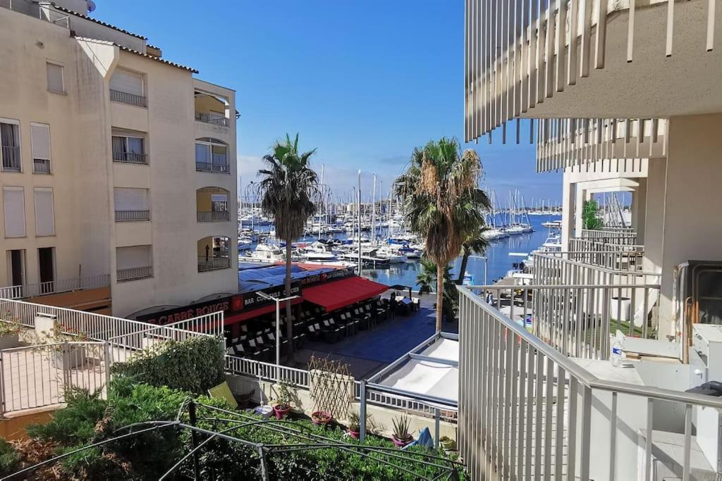 Le Port Dauphin : Vue Bateaux; Piscine; Cap D'agde *