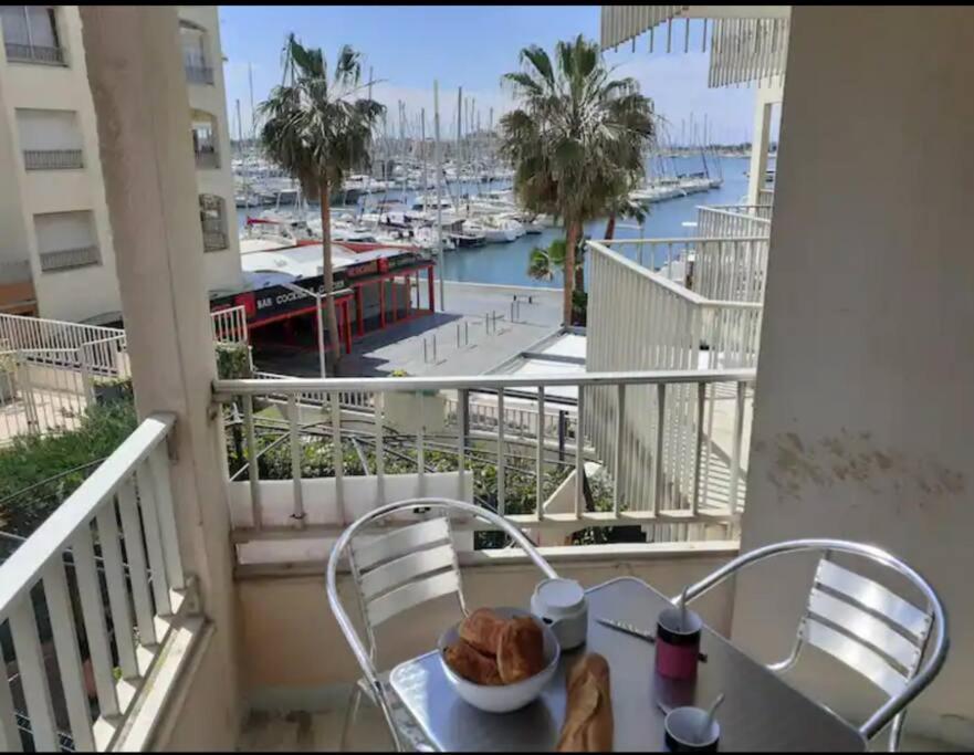 Le Port Dauphin : Vue Bateaux; Piscine; Cap D'agde Appartement Agde